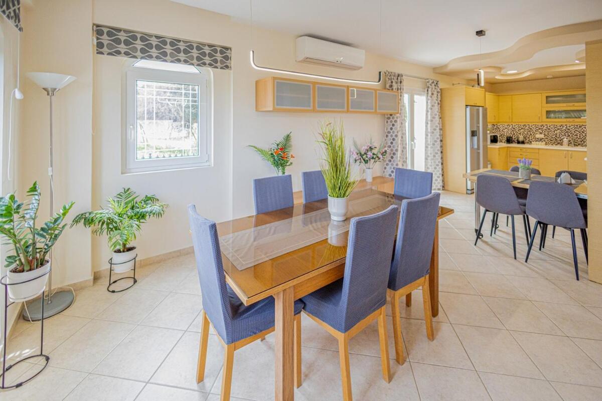 Case de vacanță Mare Luxury With Private Pool Goúrnes